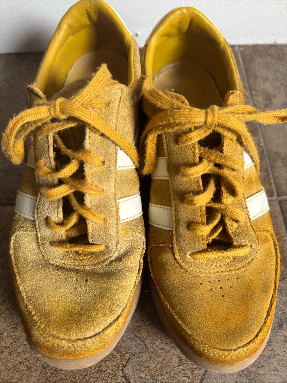 Gola Classic Grandslam Suede Sneakers. Sun yellow with offwhite stripes. Size 6